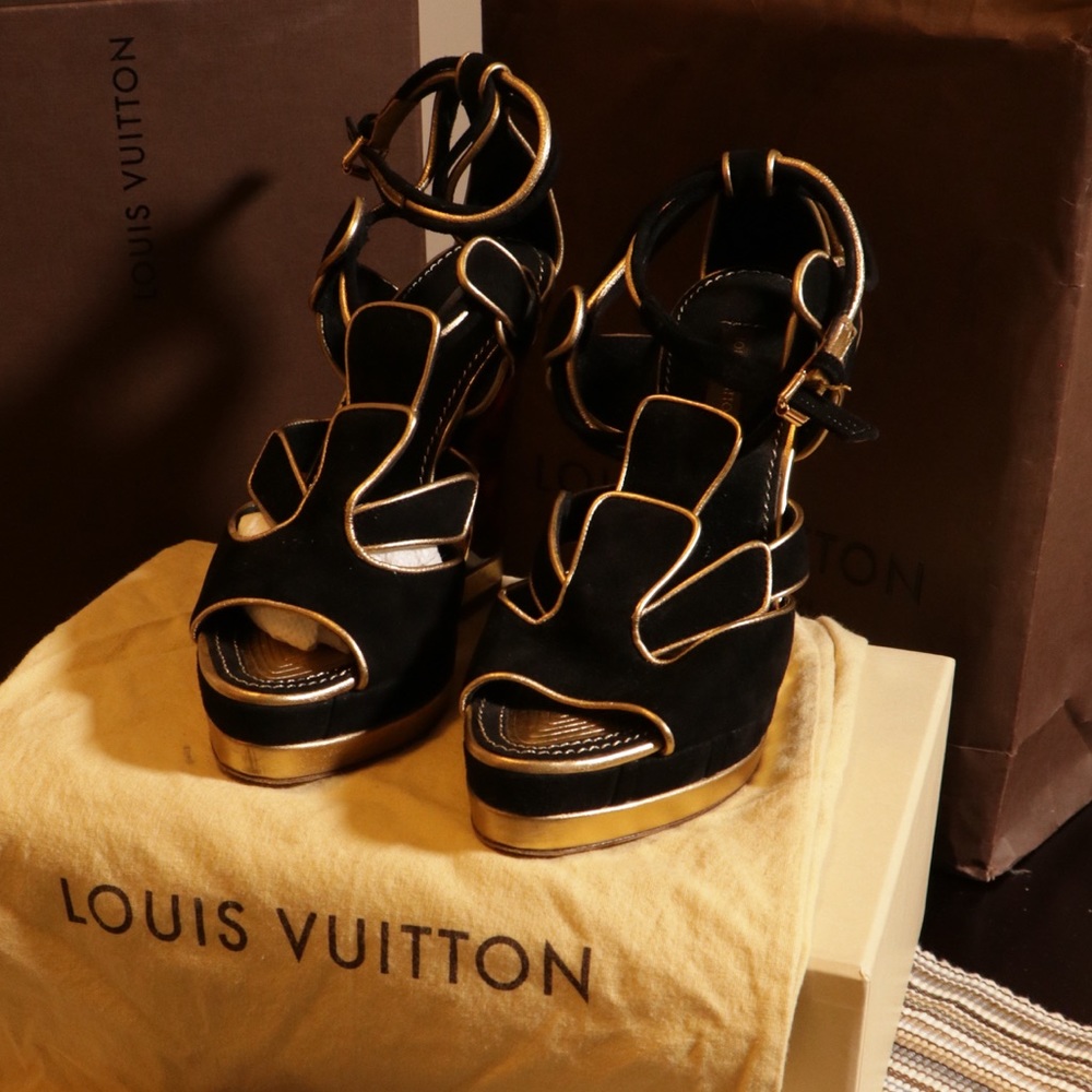 Louis Vuitton Cleo/Pompeii Black suede wedges